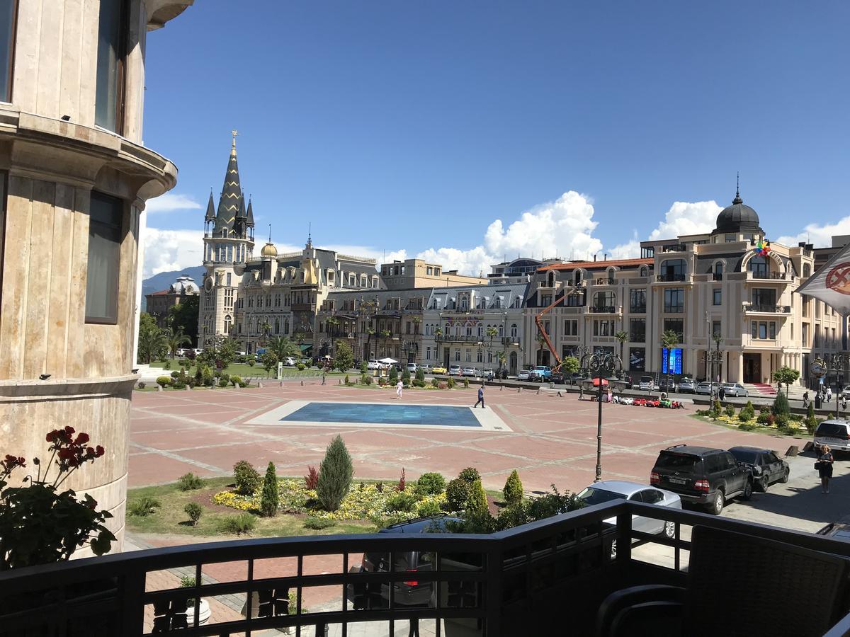 Cozy Studio On Europe Square Батумі Екстер'єр фото