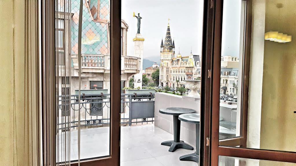 Cozy Studio On Europe Square Батумі Екстер'єр фото